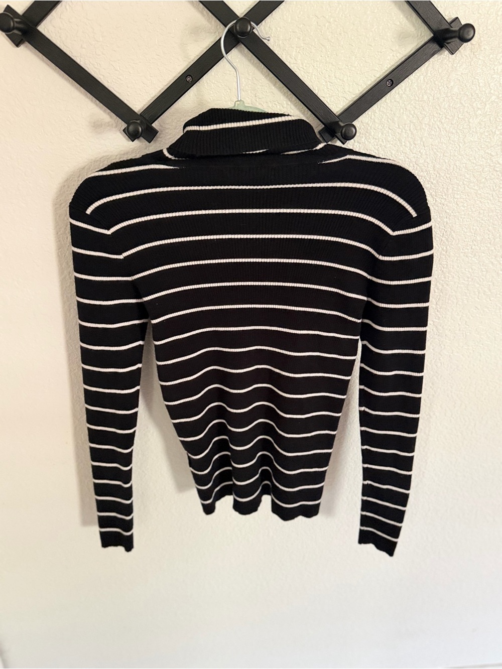 Lauren Ralph Lauren Women’s Medium Black White Stripe Ribbed Turtleneck Sweater - Picture 4 of 4